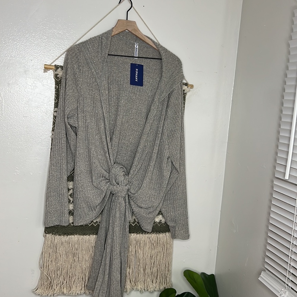 P!PHANY SWEATER SIZE 4